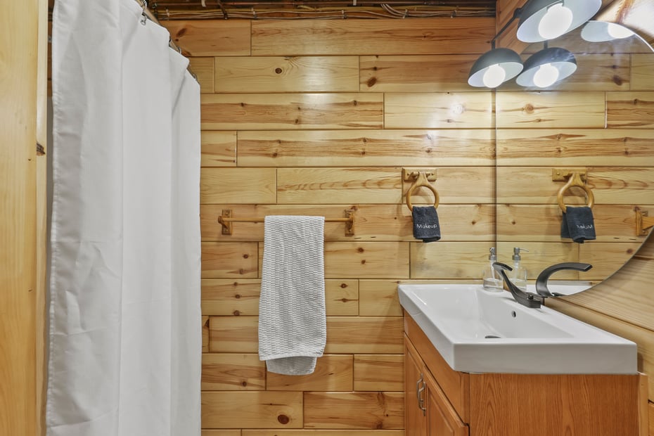 633 E Otis Rd Photo 47