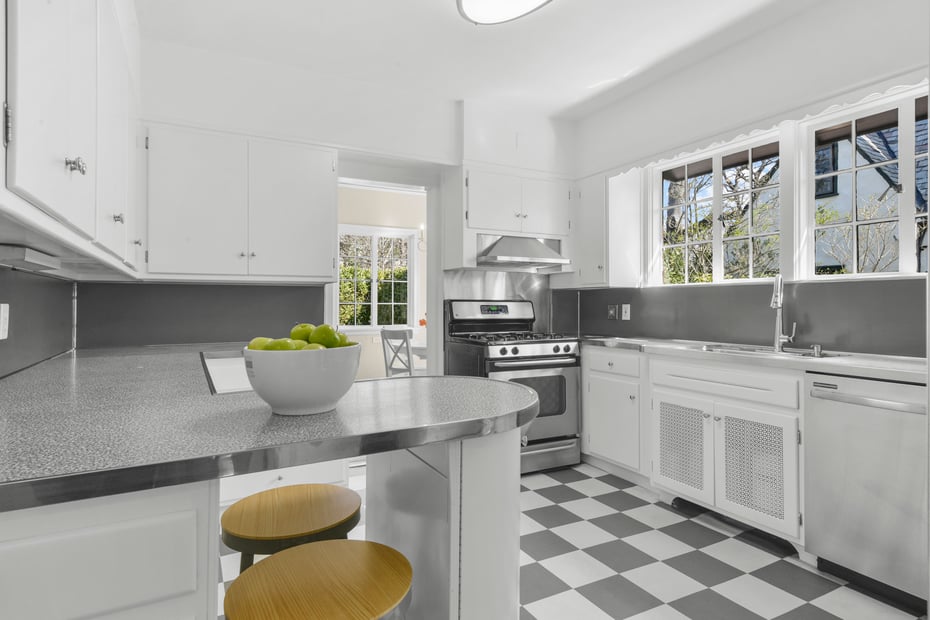 79 Mountain Avenue Photo 26