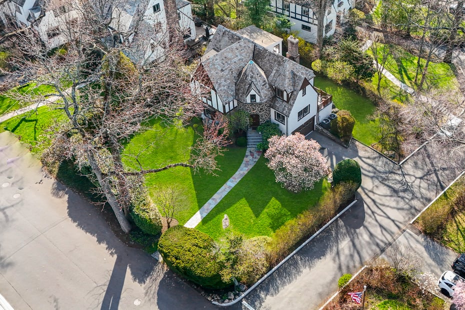 79 Mountain Avenue Photo 3