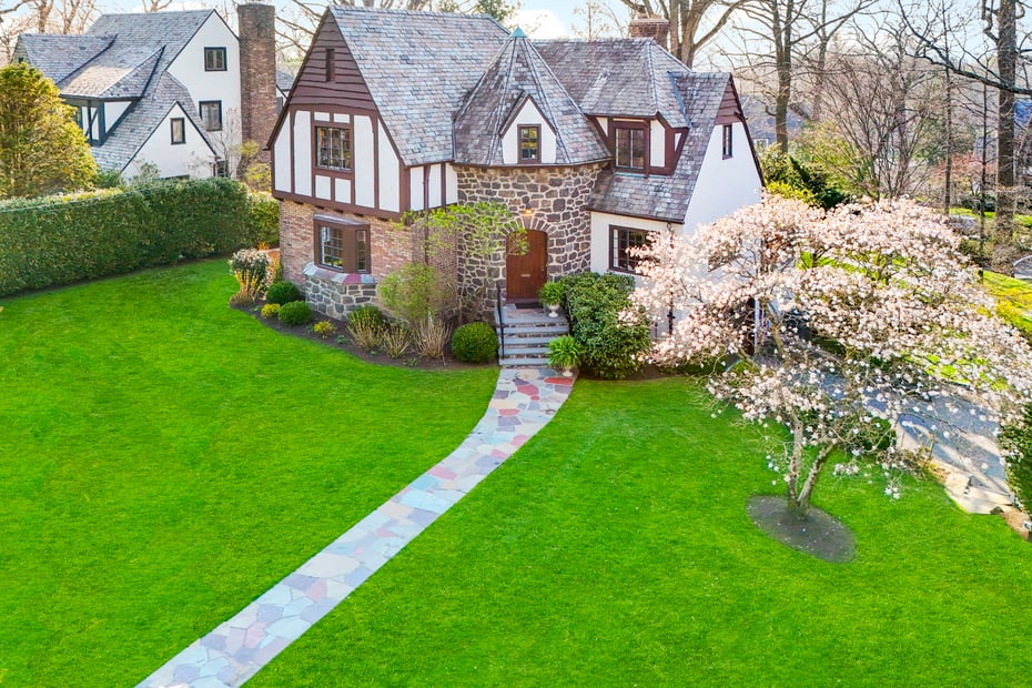 79 Mountain Avenue Photo 2