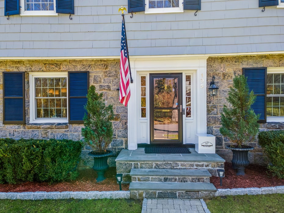 195 Central Parkway Photo 2