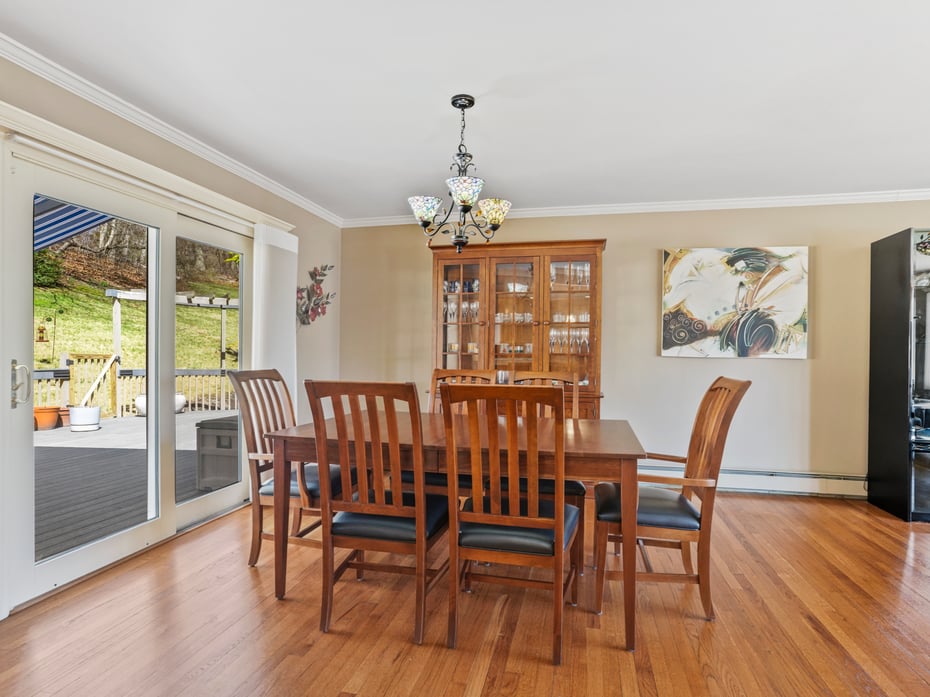 548 Howellton Road Photo 9