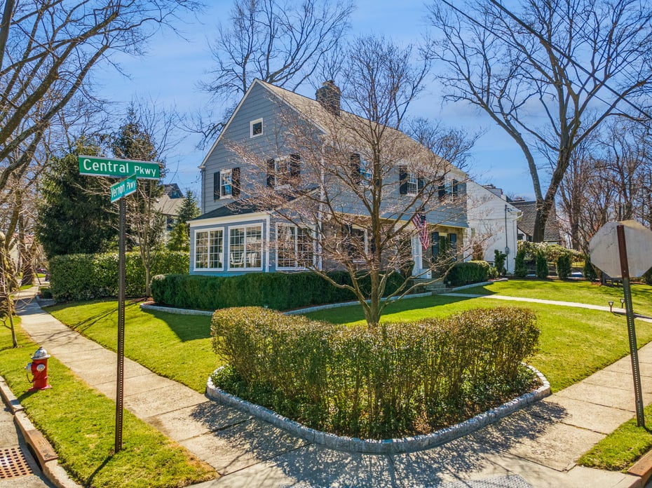 195 Central Parkway Photo 32