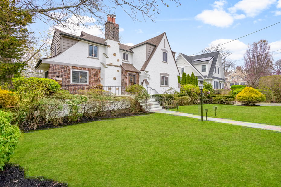 200 Larchmont Avenue Photo 2