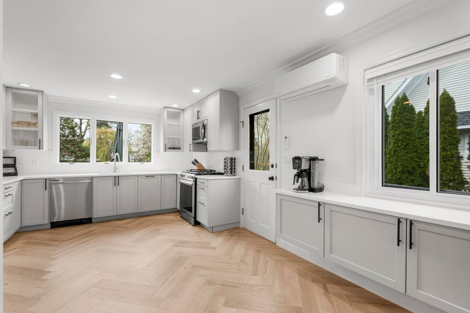 200 Larchmont Avenue Photo 12