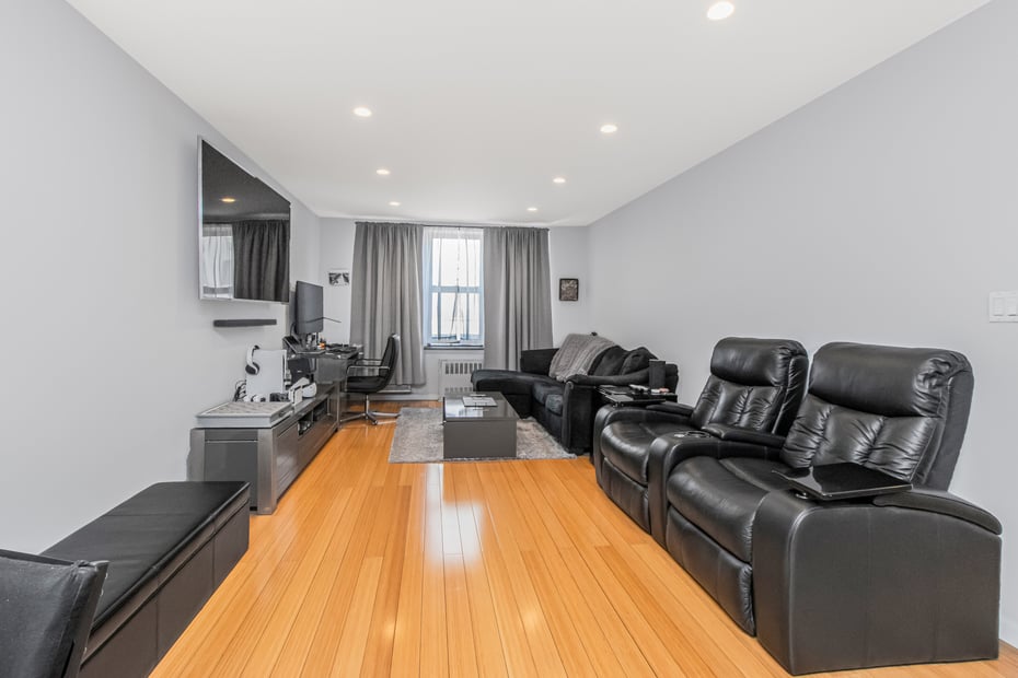 1874 Pelham Parkway S  #4A Photo 3