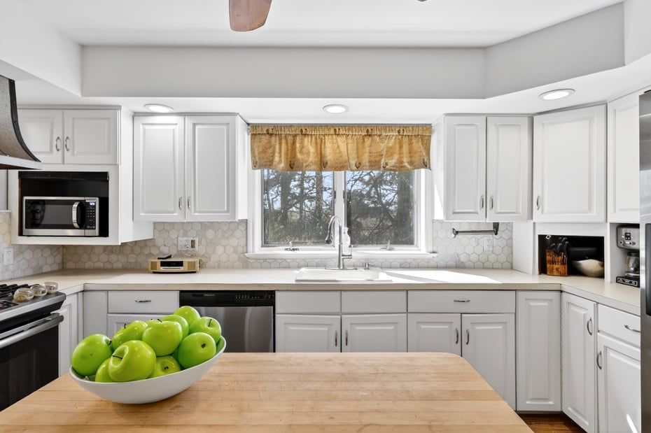 18 Taylor Road Photo 12