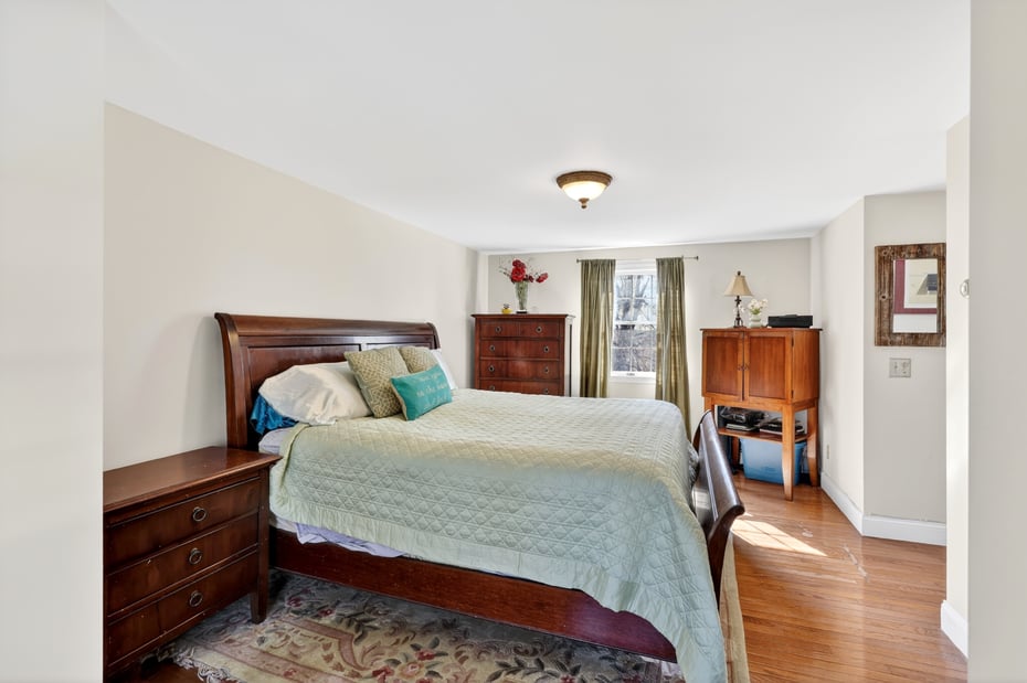 18 Taylor Road Photo 14