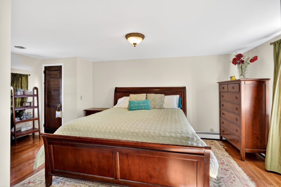 18 Taylor Road Photo 15