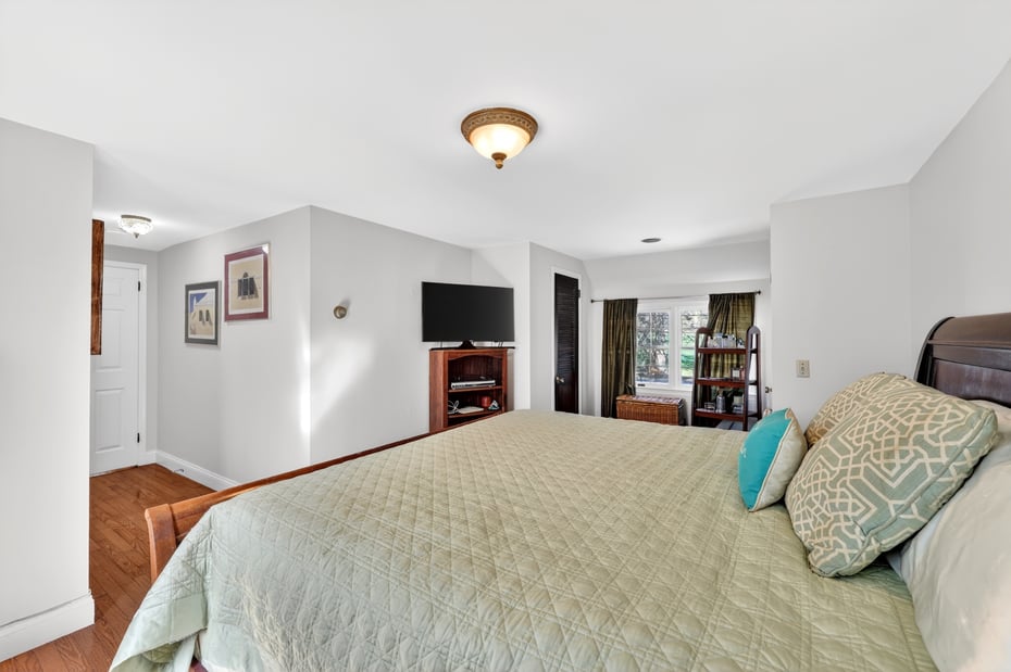 18 Taylor Road Photo 16