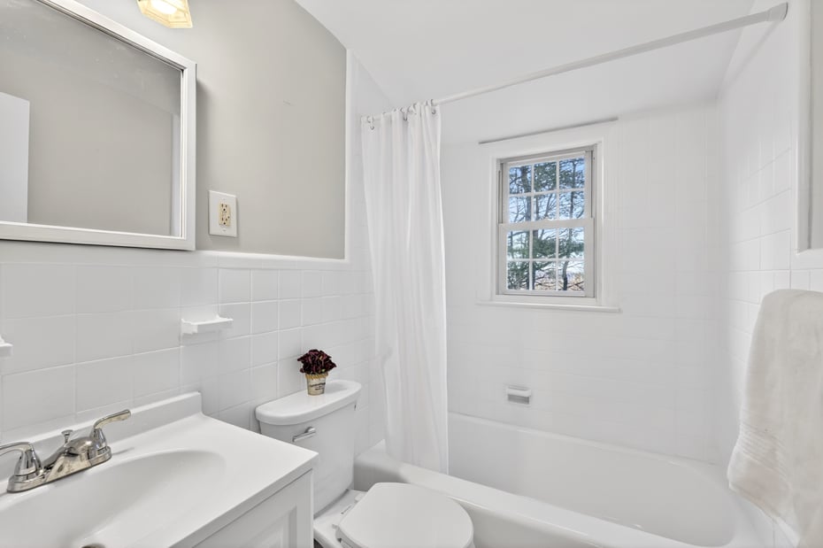 18 Taylor Road Photo 22