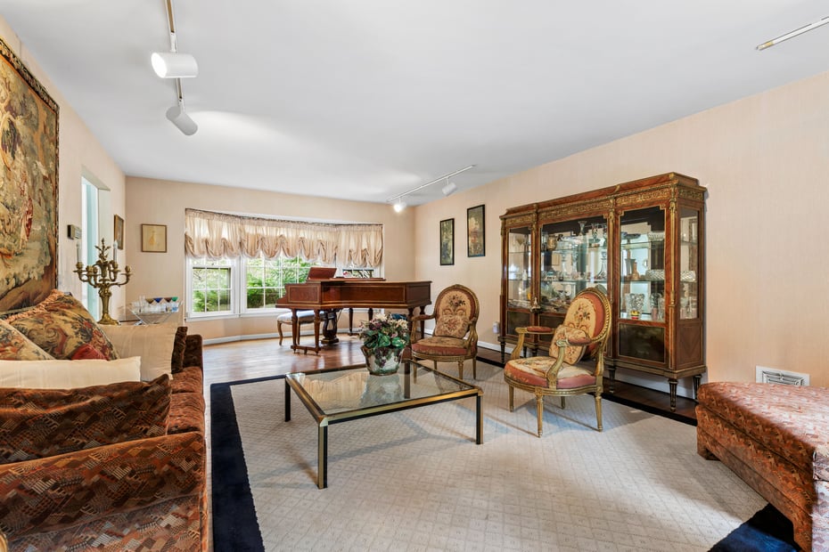 3 Penny Lane Photo 5