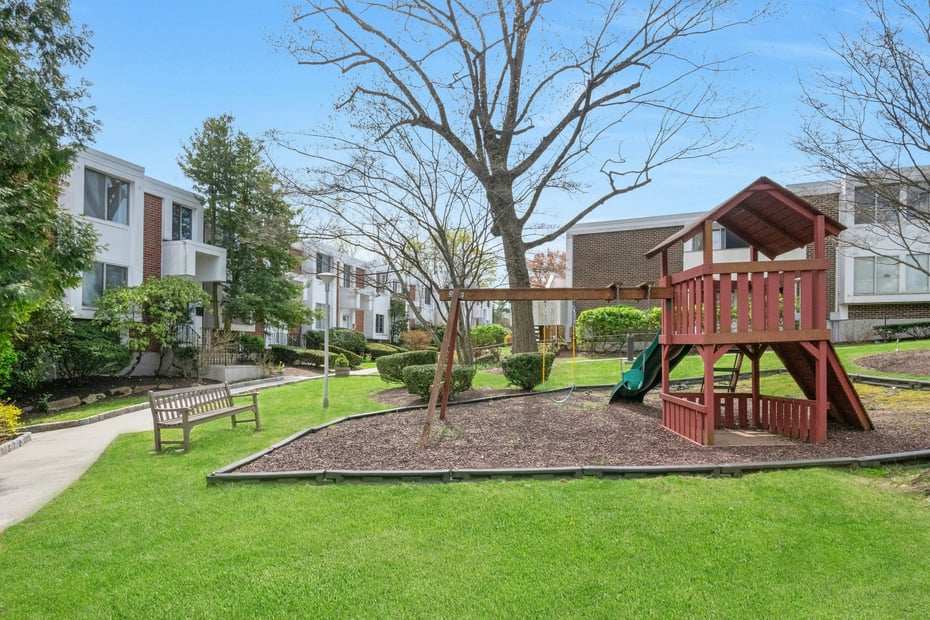 1211 Colony Drive Photo 2