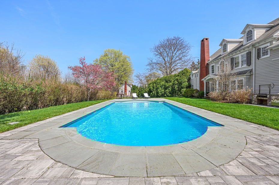 16 Lookout Drive North Photo 6