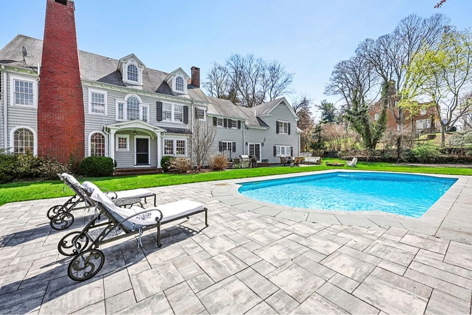 16 Lookout Drive North Photo 7