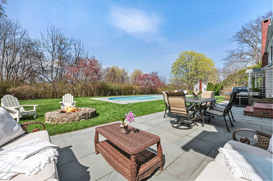 16 Lookout Drive North Photo 8