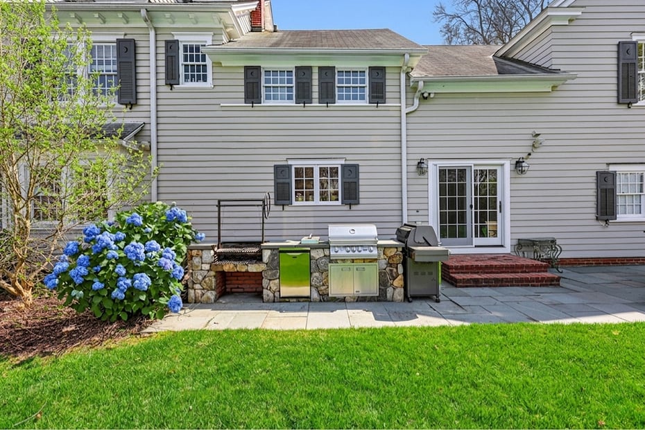 16 Lookout Drive North Photo 10