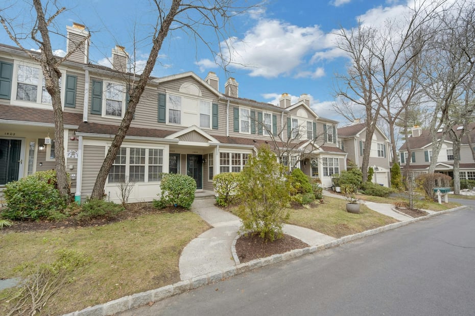 1403 Pondcrest Lane Photo 2