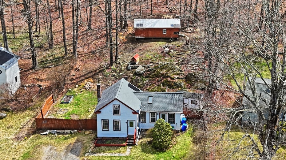 3186 Main St Photo 2