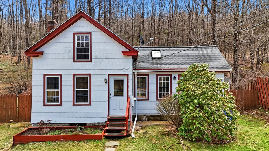 3186 Main St Photo 1