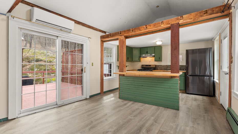 3186 Main St Photo 6