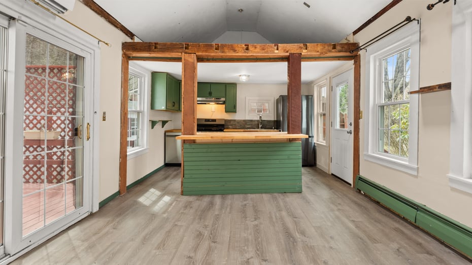 3186 Main St Photo 7