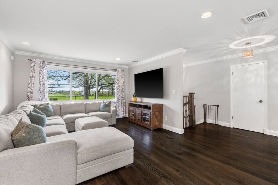 239 Davis Avenue Photo 3