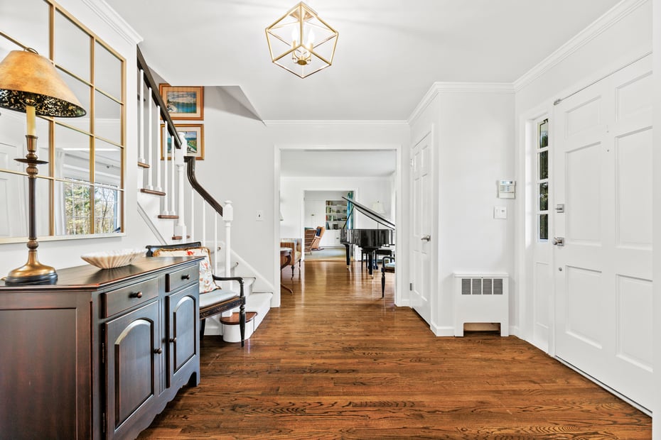 1 Redbrooke Place Photo 4