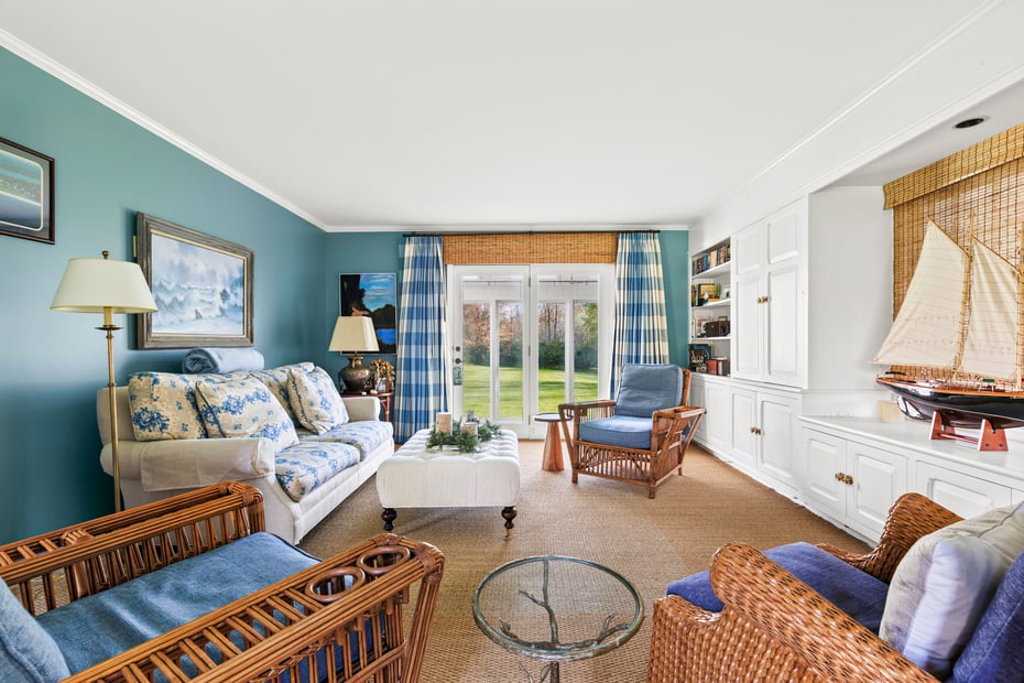 1 Redbrooke Place Photo 8