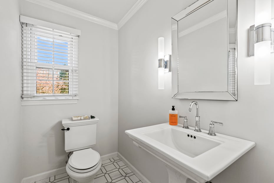 1 Redbrooke Place Photo 13