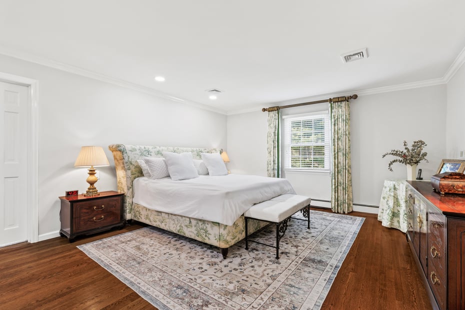 1 Redbrooke Place Photo 22