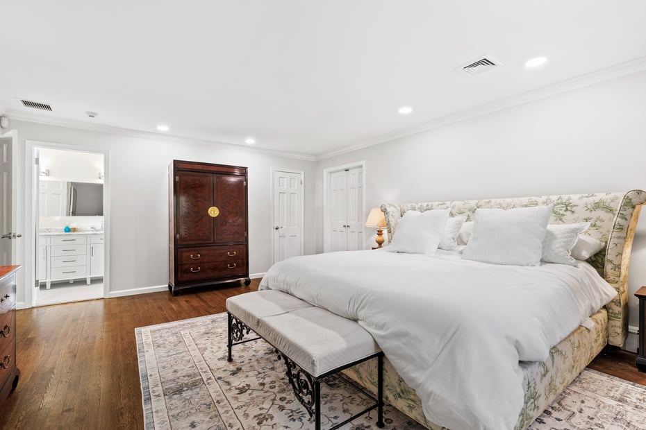 1 Redbrooke Place Photo 23
