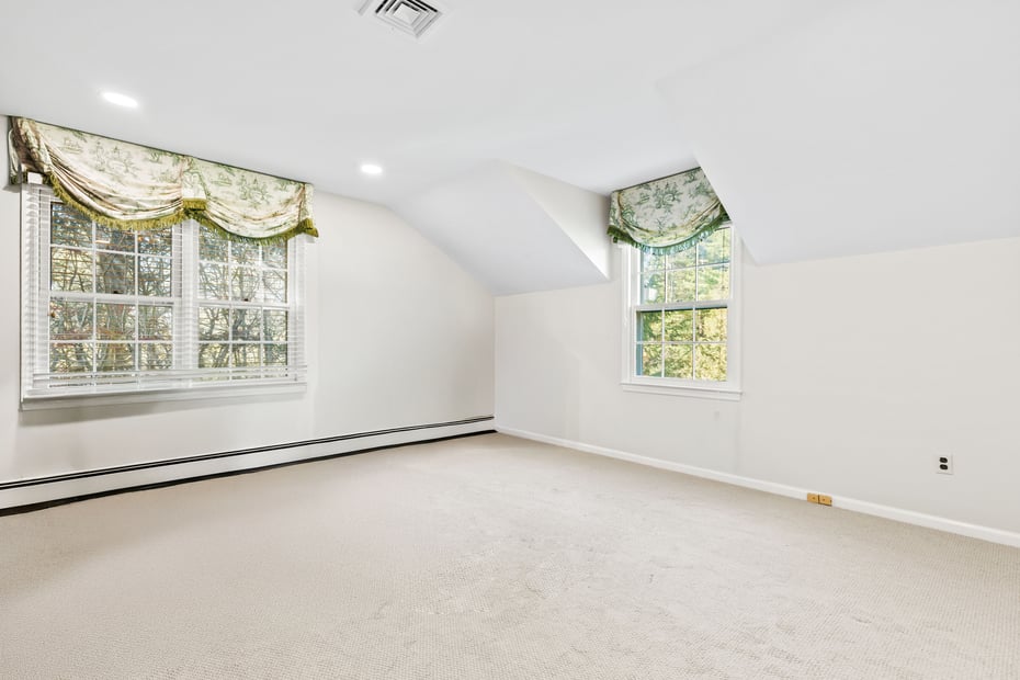 1 Redbrooke Place Photo 25