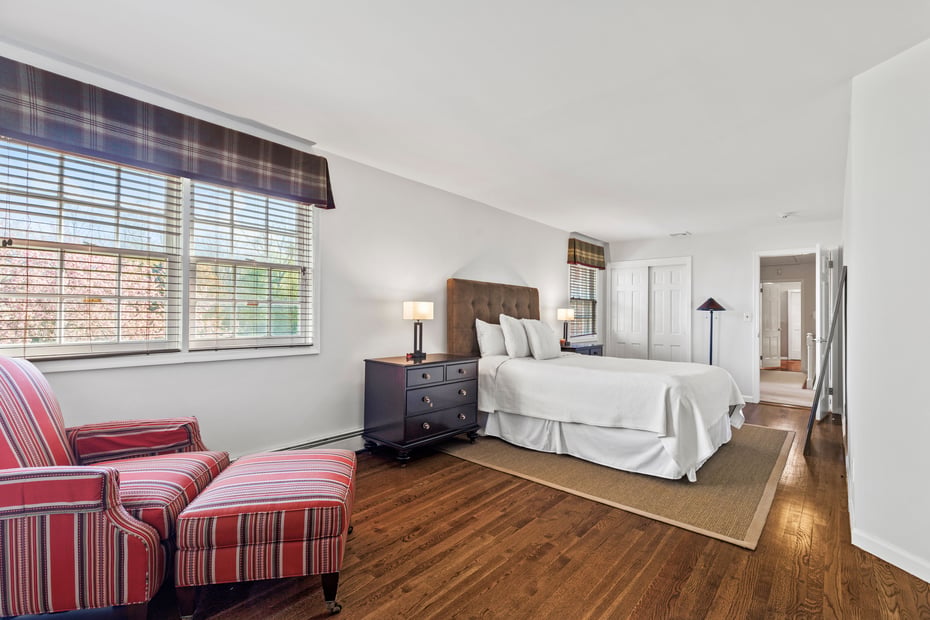 1 Redbrooke Place Photo 28