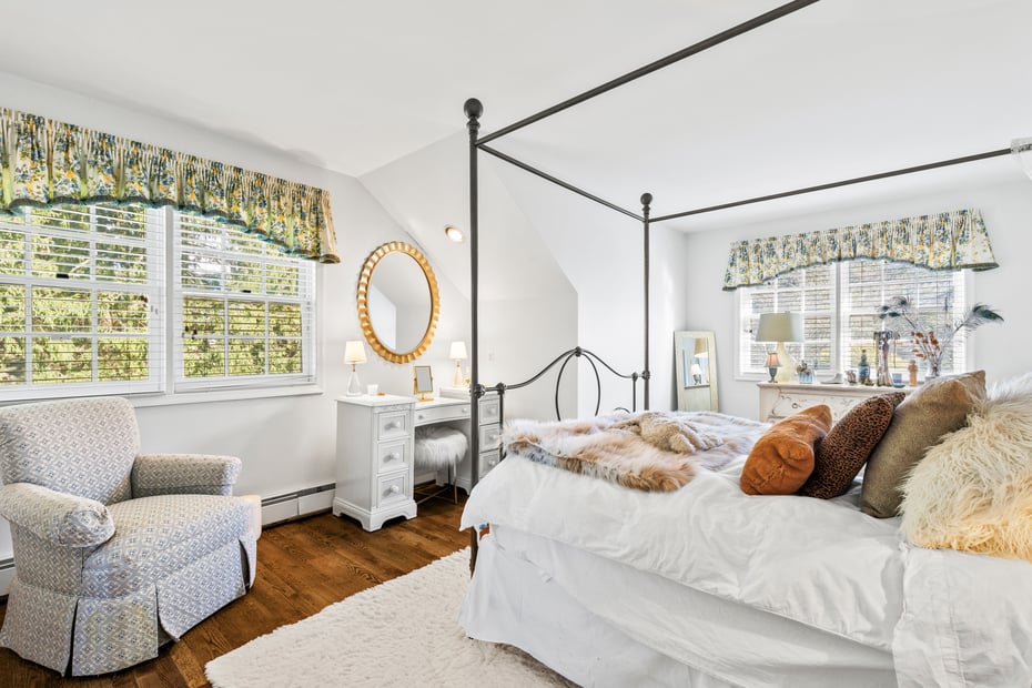 1 Redbrooke Place Photo 31