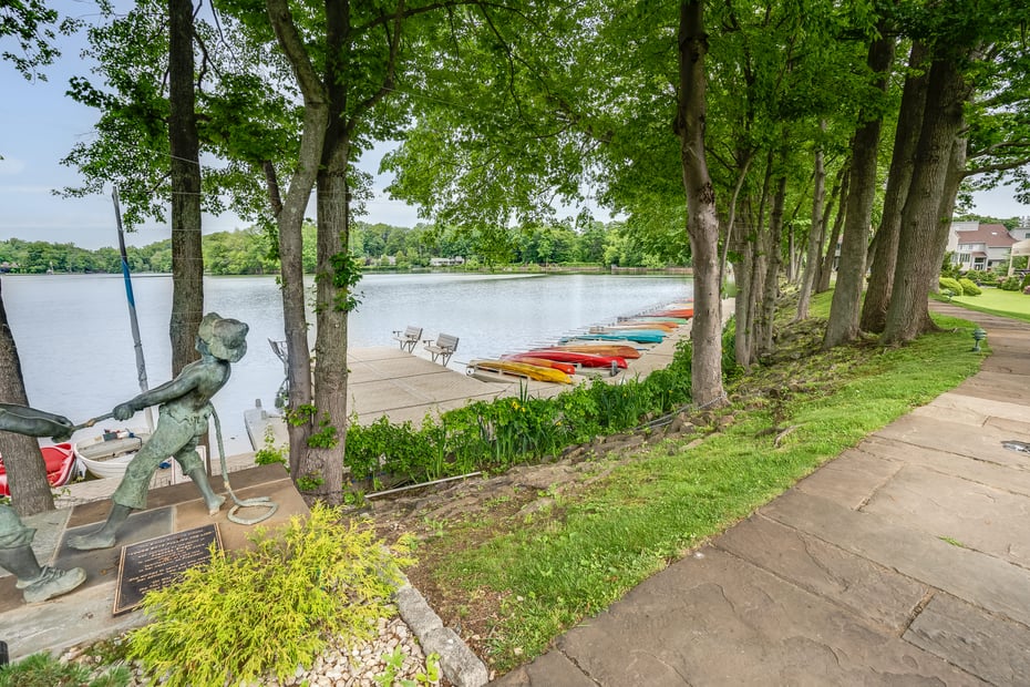 35 Waterside Close Photo 2