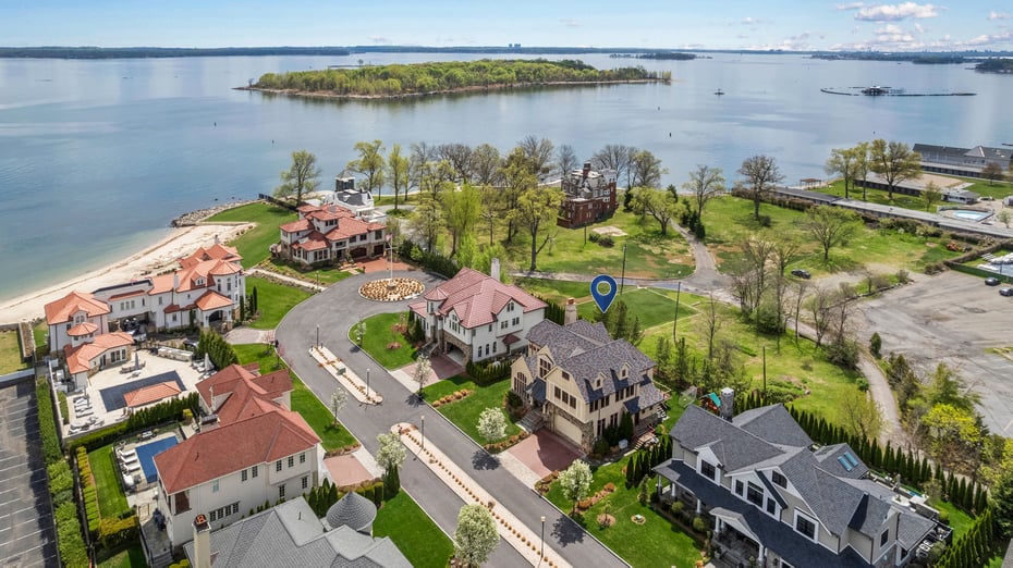 7 Brittany Lane Photo 2