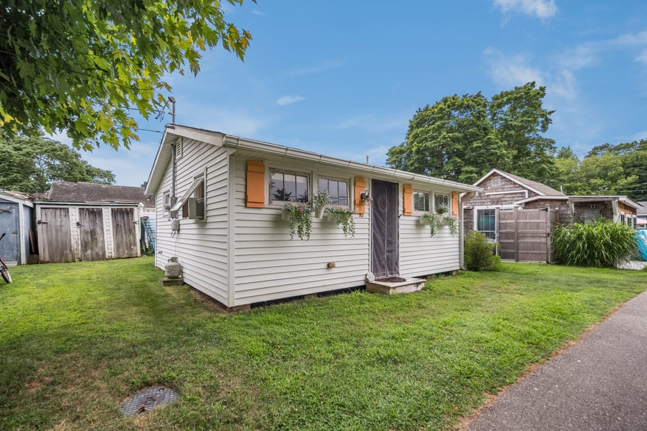 92 Fourth Avenue Photo 12