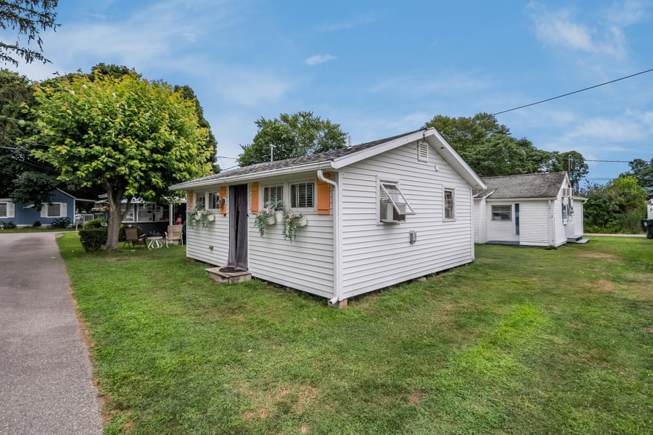 92 Fourth Avenue Photo 14