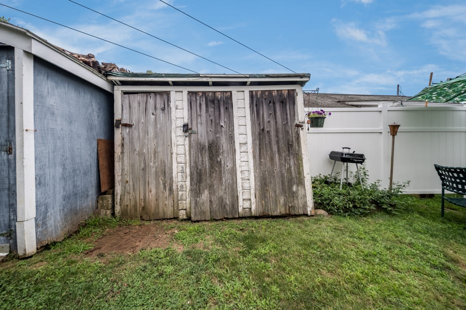 92 Fourth Avenue Photo 15