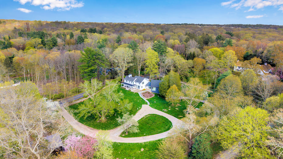 10 Cedar Lane Photo 1