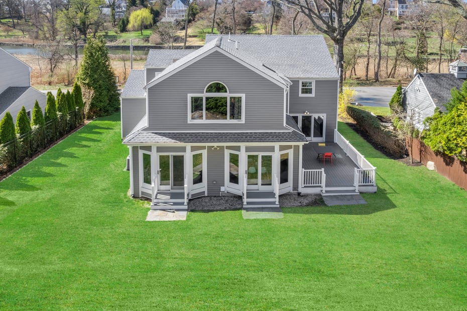947 Shore Acres Drive Photo 1