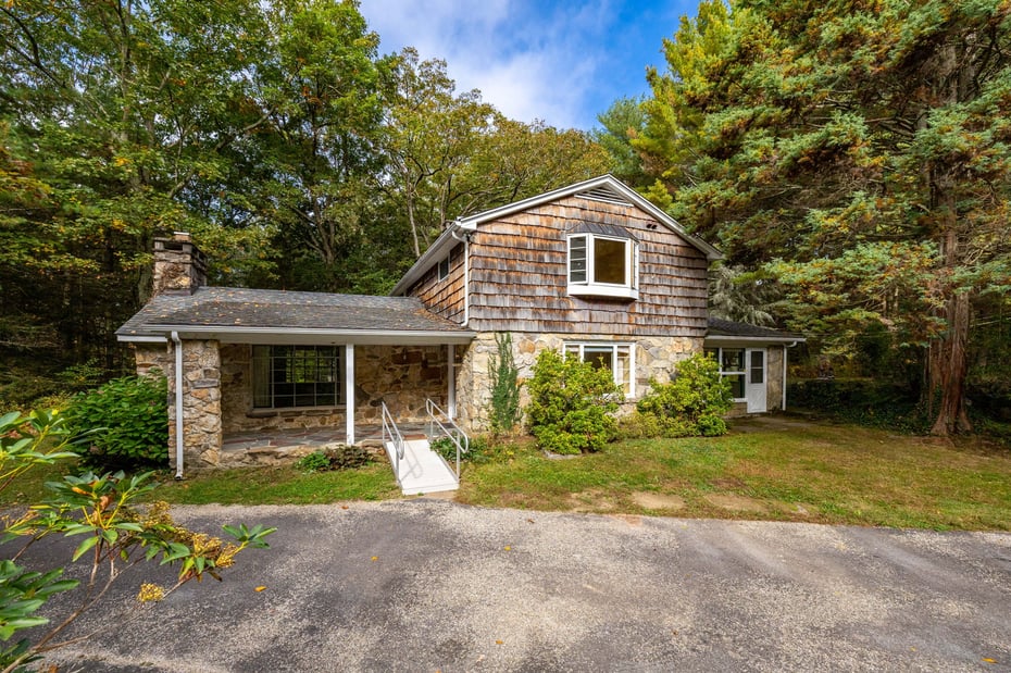 418 Plymouth Road Photo 1