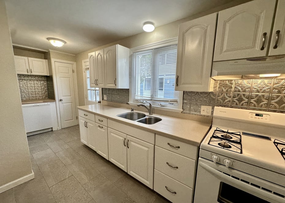 1160 Whitney Avenue  #E Photo 8