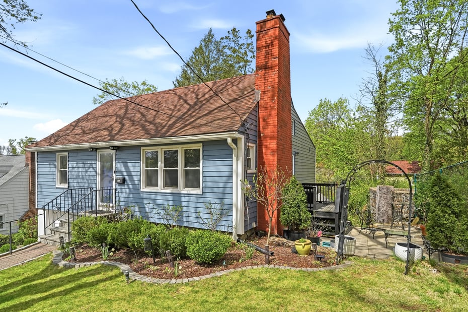 87 Lakeview Avenue Photo 2
