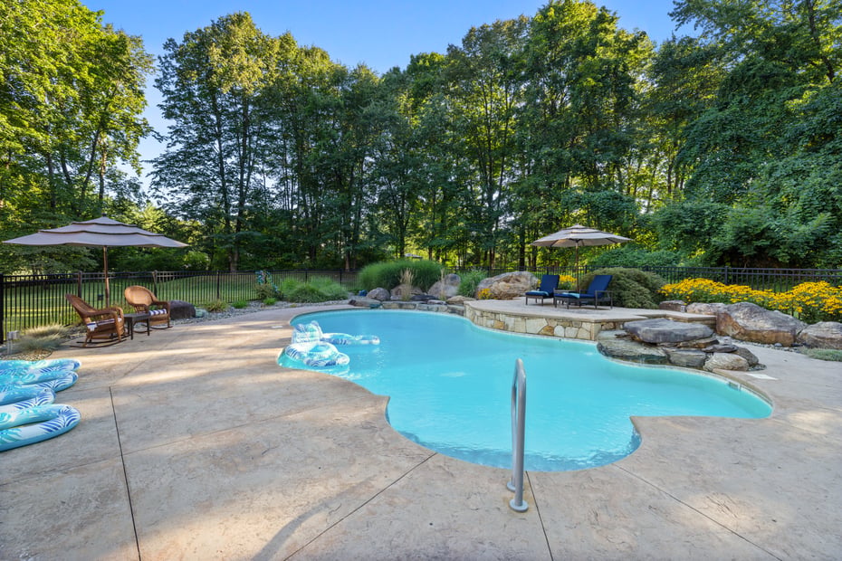 85 Norrans Ridge Drive Photo 3