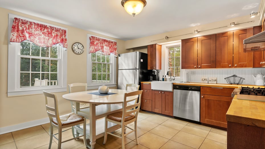 9 Interlaken Rd Photo 11