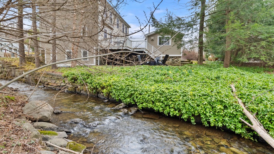9 Interlaken Rd Photo 28