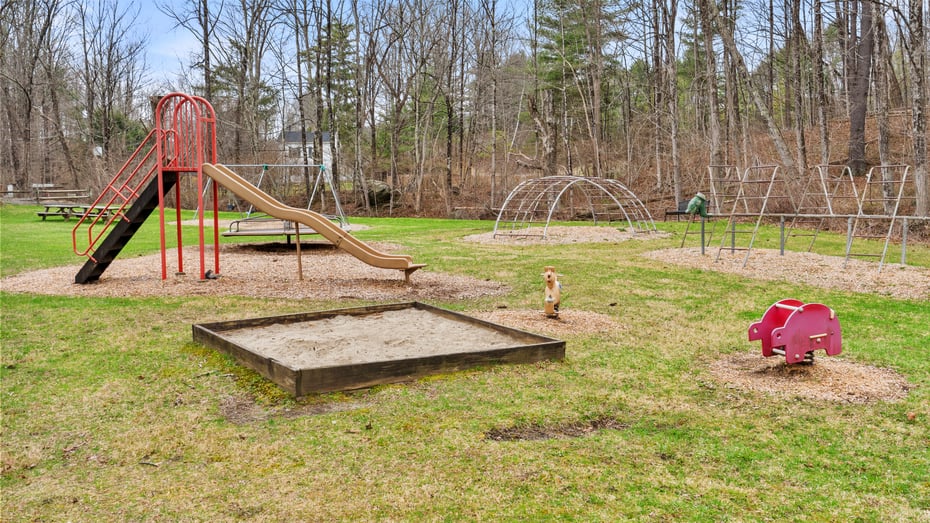 9 Interlaken Rd Photo 27
