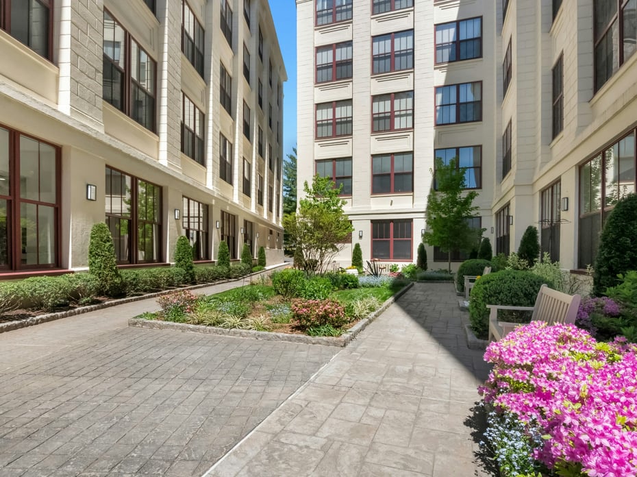 1 Scarsdale Road  #319 Photo 5